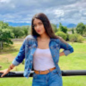 Meet your Posher, Maira onofre